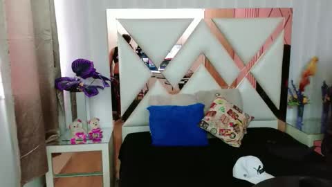 Snapshot of nikievanz chatting on March 22, 3:04 pm Nikievanz online show from March 22, 3:04 pm