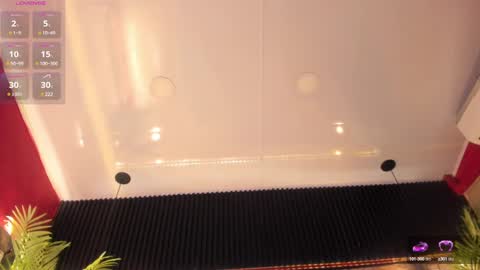 nikii_white online show from December 18, 4:53 am