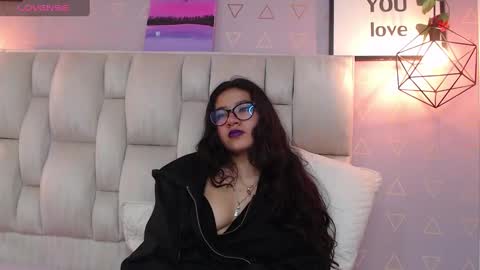 Snapshot of nikki_333 chatting on December 15, 9:03 am Nilly online show from December 15, 9:03 am