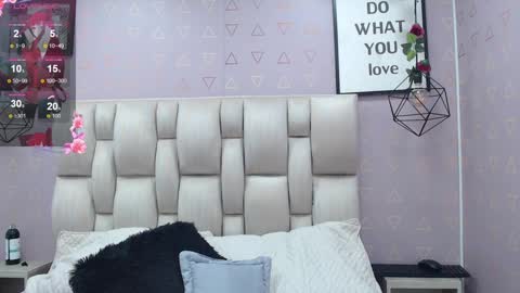 Snapshot of nikki_333 chatting on December 23, 10:44 pm Nilly online show from December 23, 10:44 pm