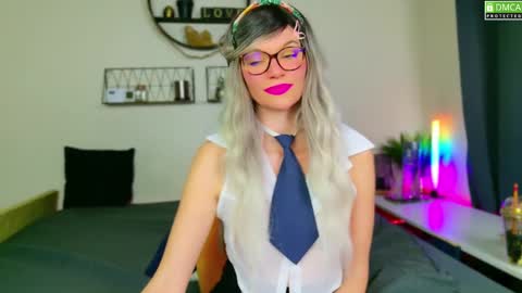 Snapshot of nikki_goldberg chatting on December 6, 8:40 pm Kitty Chatte online show from December 6, 8:40 pm