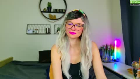 Snapshot of nikki_goldberg chatting on December 7, 7:49 am Kitty Chatte online show from December 7, 7:49 am