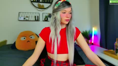 Snapshot of nikki_goldberg chatting on December 11, 8:39 pm Kitty Chatte online show from December 11, 8:39 pm