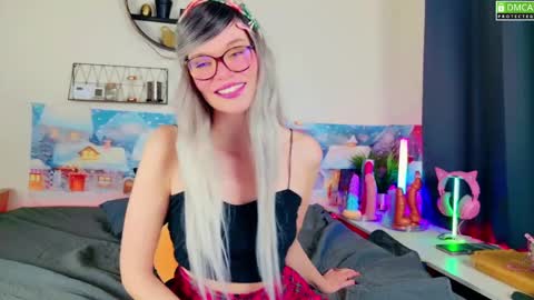 Snapshot of nikki_goldberg chatting on January 4, 7:34 am Kitty Chatte online show from January 4, 7:34 am