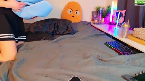 Snapshot of nikki_goldberg chatting on February 4, 11:59 pm Kitty Chatte online show from February 4, 11:59 pm