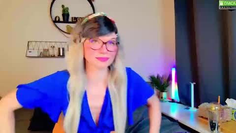 Snapshot of nikki_goldberg chatting on March 10, 8:34 pm Kitty Chatte online show from March 10, 8:34 pm