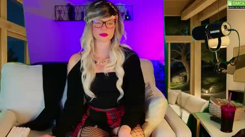 Snapshot of nikki_goldberg chatting on September 11, 8:09 pm Kitty Chatte online show from September 11, 8:09 pm