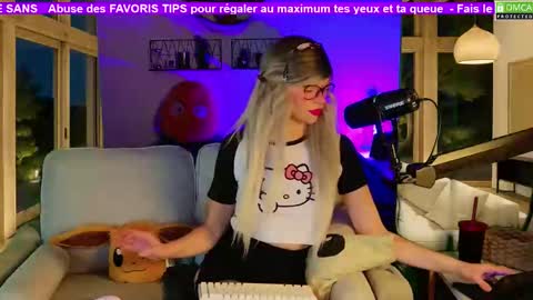 Snapshot of nikki_goldberg chatting on November 12, 8:52 pm Kitty Chatte online show from November 12, 8:52 pm