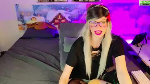 Snapshot of nikki_goldberg chatting on January 13, 9:20 pm Kitty Chatte online show from January 13, 9:20 pm