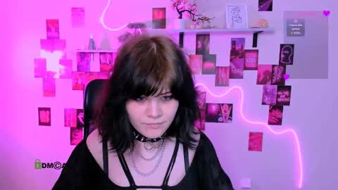 Snapshot of nikki_kiss_ chatting on April 23, 12:29 pm nikki_kiss_ online show from April 23, 12:29 pm
