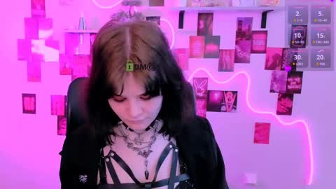 Snapshot of nikki_kiss_ chatting on April 25, 8:50 am nikki_kiss_ online show from April 25, 8:50 am