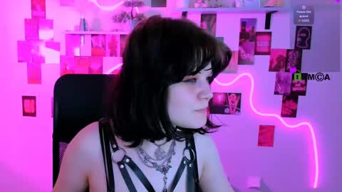 Snapshot of nikki_kiss_ chatting on April 25, 1:41 pm nikki_kiss_ online show from April 25, 1:41 pm