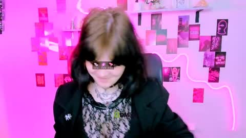 Snapshot of nikki_kiss_ chatting on May 1, 8:52 am nikki_kiss_ online show from May 1, 8:52 am
