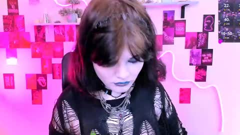 Snapshot of nikki_kiss_ chatting on May 6, 8:41 am nikki_kiss_ online show from May 6, 8:41 am