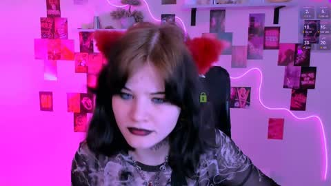 Snapshot of nikki_kiss_ chatting on May 15, 9:05 am nikki_kiss_ online show from May 15, 9:05 am