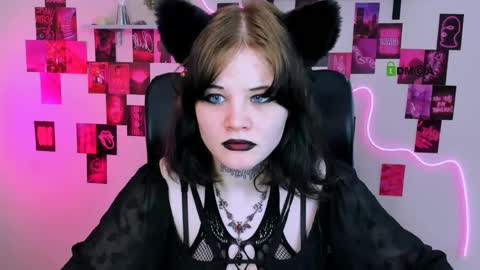 Snapshot of nikki_kiss_ chatting on May 21, 8:54 am nikki_kiss_ online show from May 21, 8:54 am