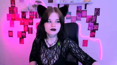 Snapshot of nikki_kiss_ chatting on May 25, 9:15 am nikki_kiss_ online show from May 25, 9:15 am