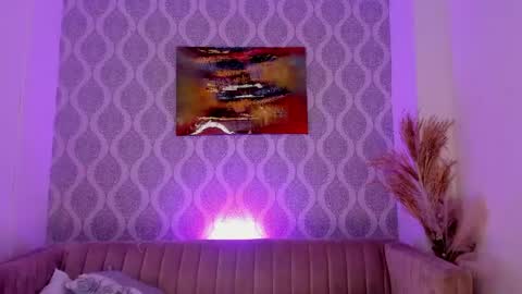 Snapshot of nikki_rousmel chatting on June 1, 3:52 am Nicole online show from June 1, 3:52 am
