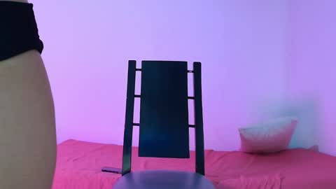 nikki_uwu online show from May 7, 8:25 pm