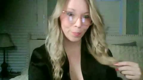 nikkib653466 online show from February 3, 11:32 pm