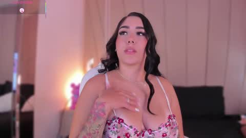 Snapshot of nikkii_vegaa chatting on March 3, 7:32 am Nikki online show from March 3, 7:32 am