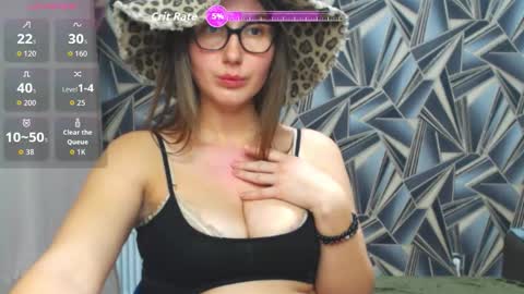 nikkikiss___ online show from March 6, 6:04 pm