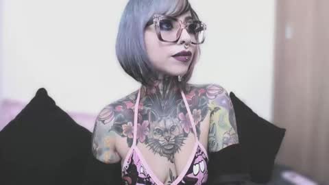 Nikki Ramone   online show from September 19, 10:38 am