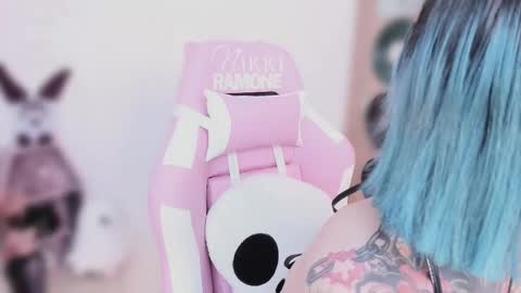 Nikki Ramone   online show from February 18, 10:55 am