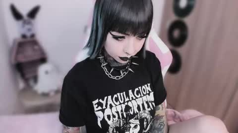 Nikki Ramone   online show from May 16, 6:43 am