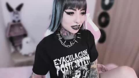 Nikki Ramone   online show from May 16, 7:05 am