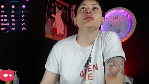 Snapshot of nikky_tomboy444 chatting on May 17, 1:29 pm Nikky online show from May 17, 1:29 pm