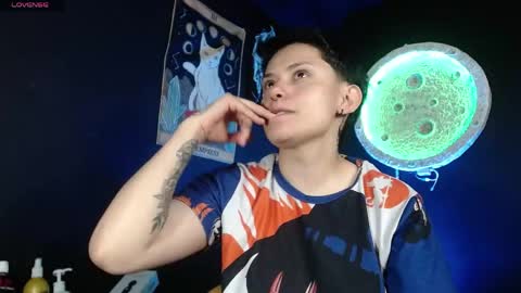 Snapshot of nikky_tomboy444 chatting on May 21, 4:58 pm Nikky online show from May 21, 4:58 pm