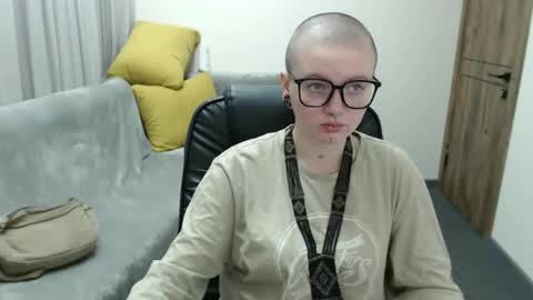 nikkysnow online show from September 10, 8:36 am