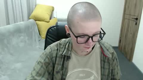 nikkysnow online show from September 12, 8:03 am