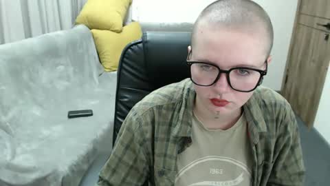 nikkysnow online show from September 13, 8:03 am
