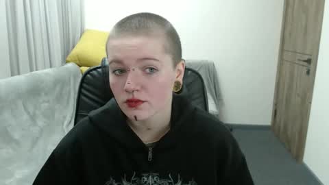 nikkysnow online show from September 27, 8:08 am