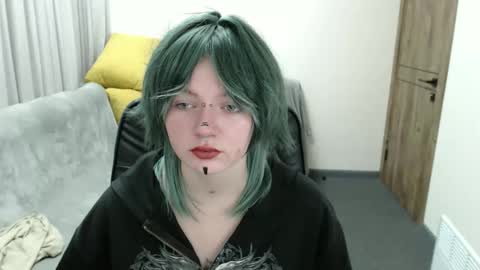 nikkysnow online show from October 17, 8:17 am