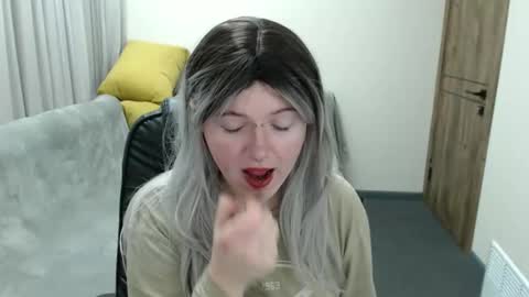 nikkysnow online show from October 19, 8:04 am