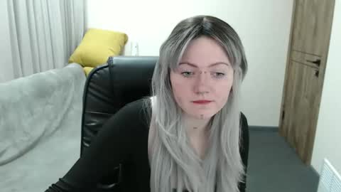 nikkysnow online show from October 22, 8:03 am