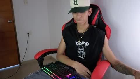 niklaus_wolf online show from April 19, 8:55 pm