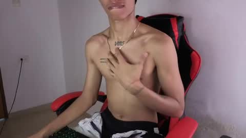 niklaus_wolf online show from April 28, 8:14 pm