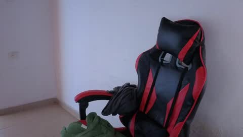 niklaus_wolf online show from May 8, 8:14 pm