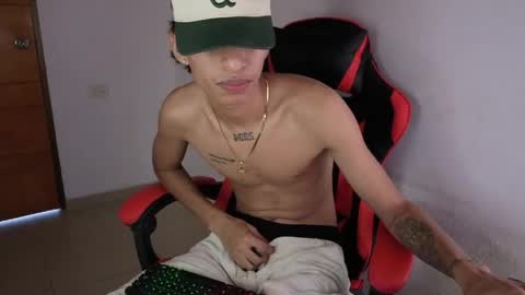 niklaus_wolf online show from May 9, 6:35 pm