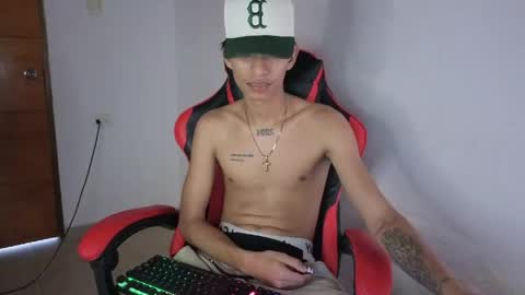 niklaus_wolf online show from May 11, 7:22 pm