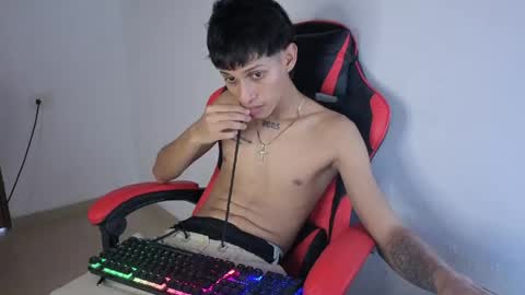 niklaus_wolf online show from May 14, 8:15 pm