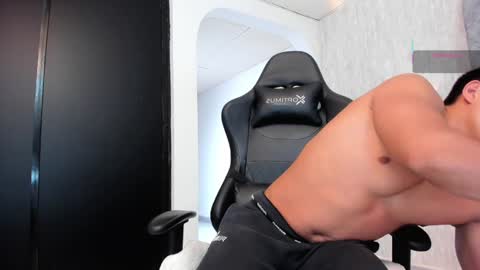 Snapshot of niklause_froid chatting on February 2, 9:34 pm niklause_froid online show from February 2, 9:34 pm