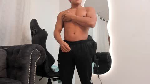 Snapshot of niklause_froid chatting on February 7, 12:17 pm niklause_froid online show from February 7, 12:17 pm