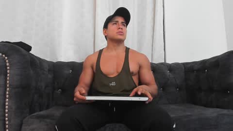 Snapshot of niklause_froid chatting on February 8, 12:28 pm niklause_froid online show from February 8, 12:28 pm