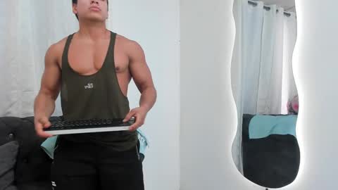 Snapshot of niklause_froid chatting on February 10, 1:11 pm niklause_froid online show from February 10, 1:11 pm