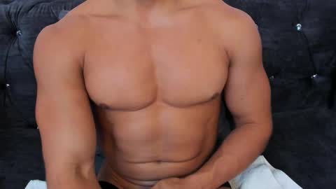 Snapshot of niklause_froid chatting on February 23, 1:13 am niklause_froid online show from February 23, 1:13 am